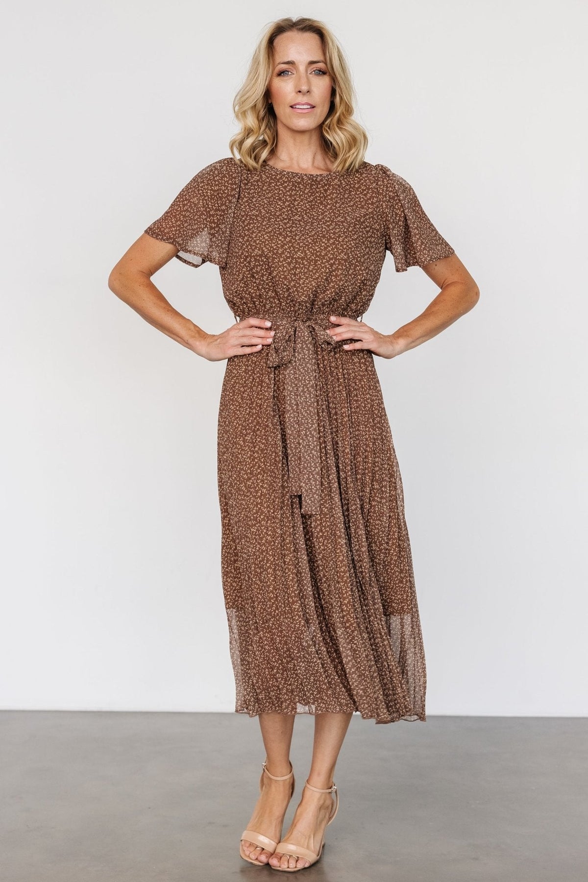 Prim Pleated Dress | Dusty Brown Print