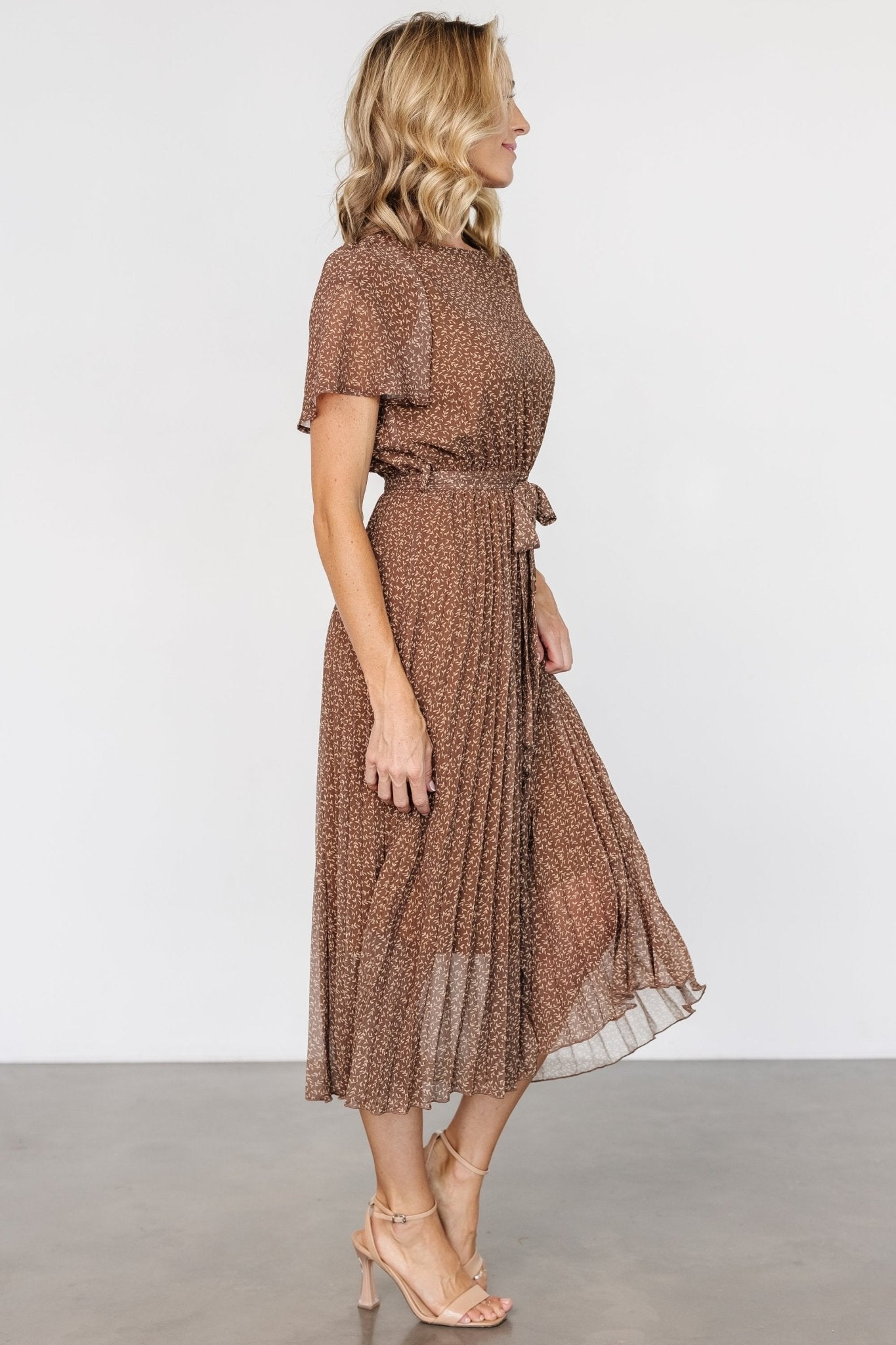 Prim Pleated Dress | Dusty Brown Print