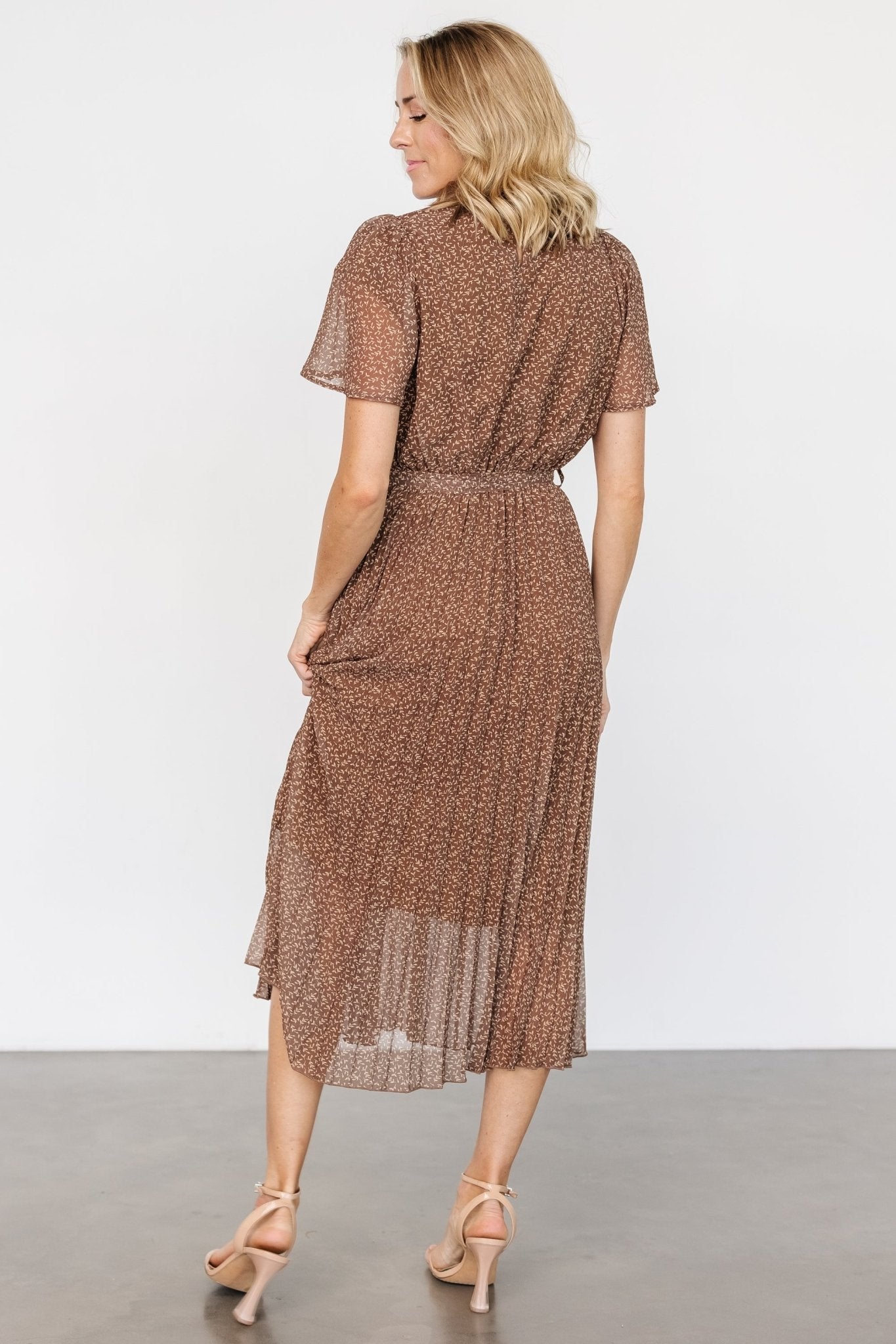 Prim Pleated Dress | Dusty Brown Print